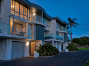 Barefoot' 7/44 Marine Drive - Fabulous Fingal Bay